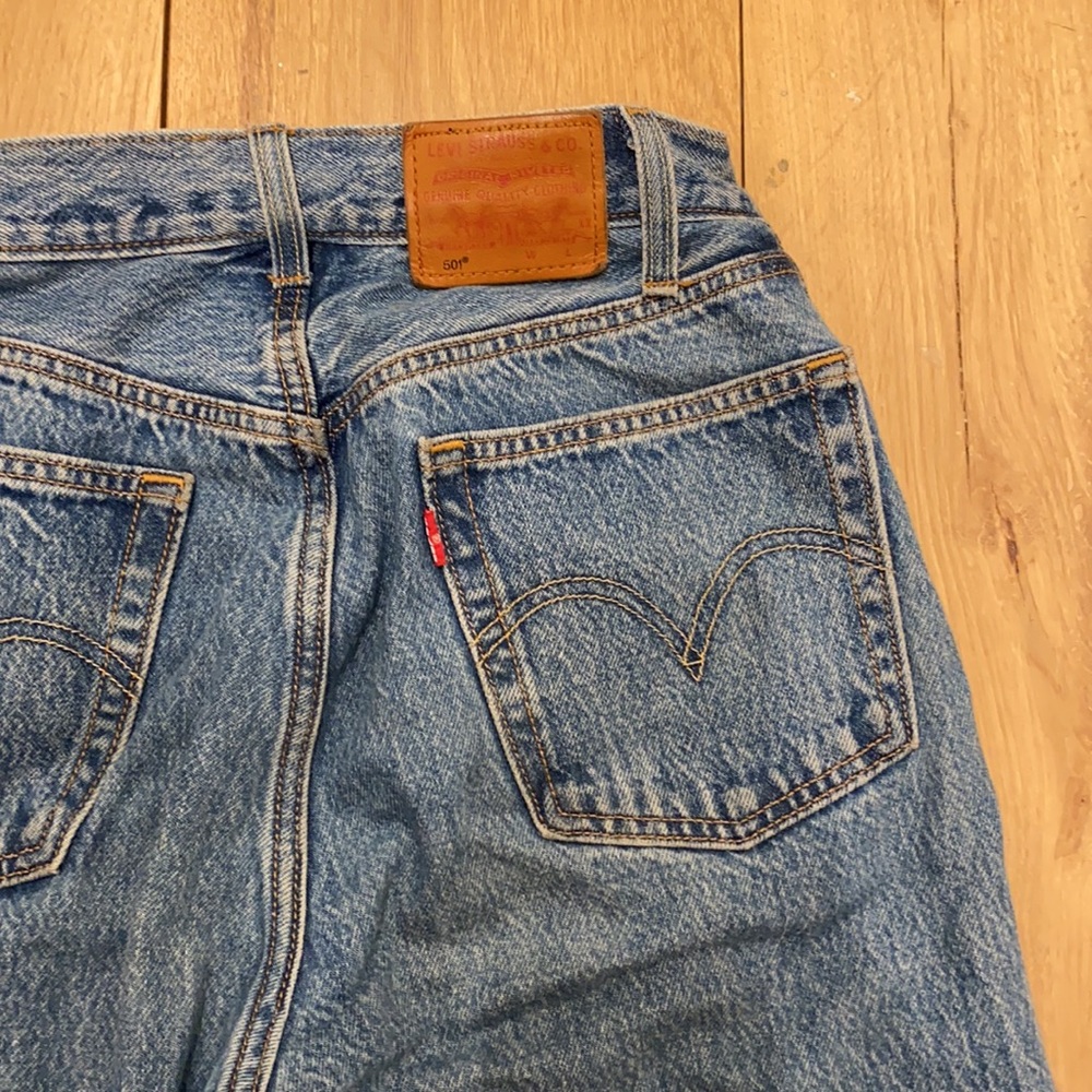 LEVIS 501’s - Picture 2 of 7